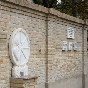Roma holokauszt emlékmű, Kalocsa