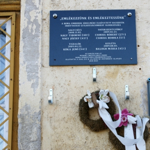 Romák Ellen Elkövetett Sorozatgyilkosság Áldozatainak Emléktáblája